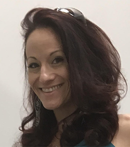 Woman with brown hair and brown eyes